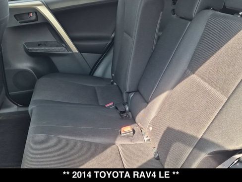 Used 2014 Toyota RAV4 LE AWD/4WD image 3