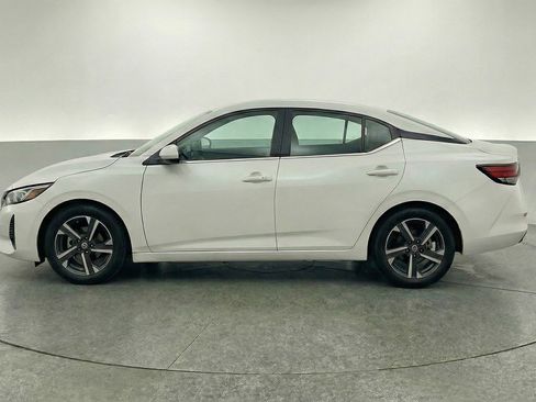 Used 2025 Nissan Sentra SV image 3