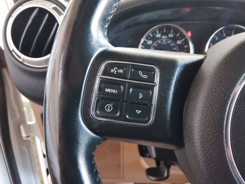Used 2016 Jeep Wrangler Unlimited Rubicon w/ Connectivity Group AWD/4WD image 26