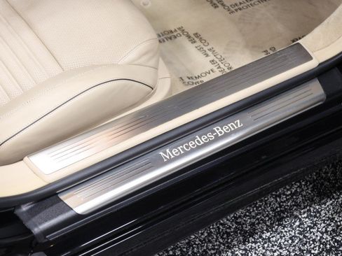 Used 2013 Mercedes-Benz SL 550 w/ Premium Pkg image 43