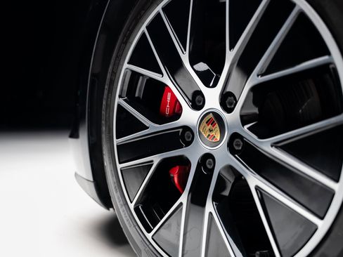 Used 2022 Porsche Taycan 4S image 22