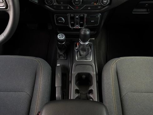Used 2025 Jeep Wrangler Unlimited Sport AWD/4WD image 13