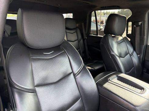 Used 2018 Cadillac Escalade Platinum AWD/4WD image 16