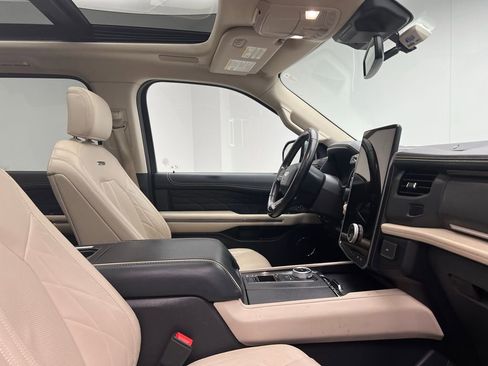 Used 2023 Ford Expedition Platinum image 6