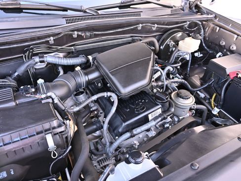 Used 2015 Toyota Tacoma PreRunner w/ SR5 Package RWD image 29