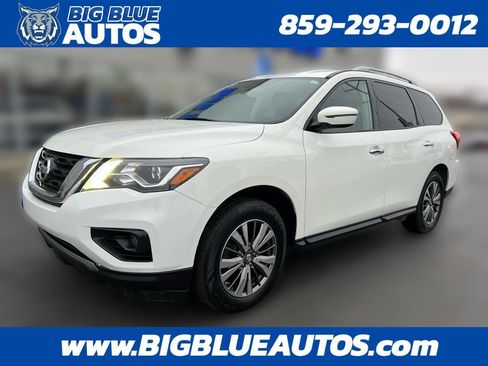 Used 2018 Nissan Pathfinder SV image 1