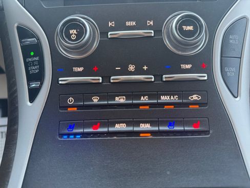 Used 2019 Lincoln Nautilus Reserve FWD image 13