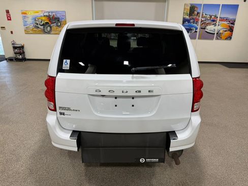 Used 2019 Dodge Grand Caravan SE FWD image 17