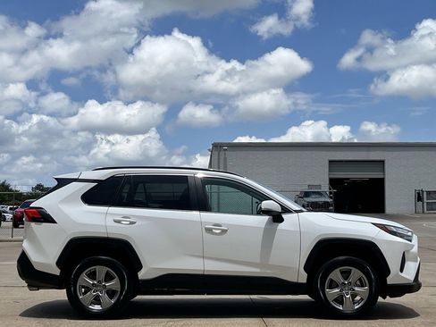 Used 2025 Toyota RAV4 XLE FWD image 4