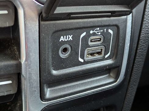 Used 2020 Jeep Gladiator Overland AWD/4WD image 23