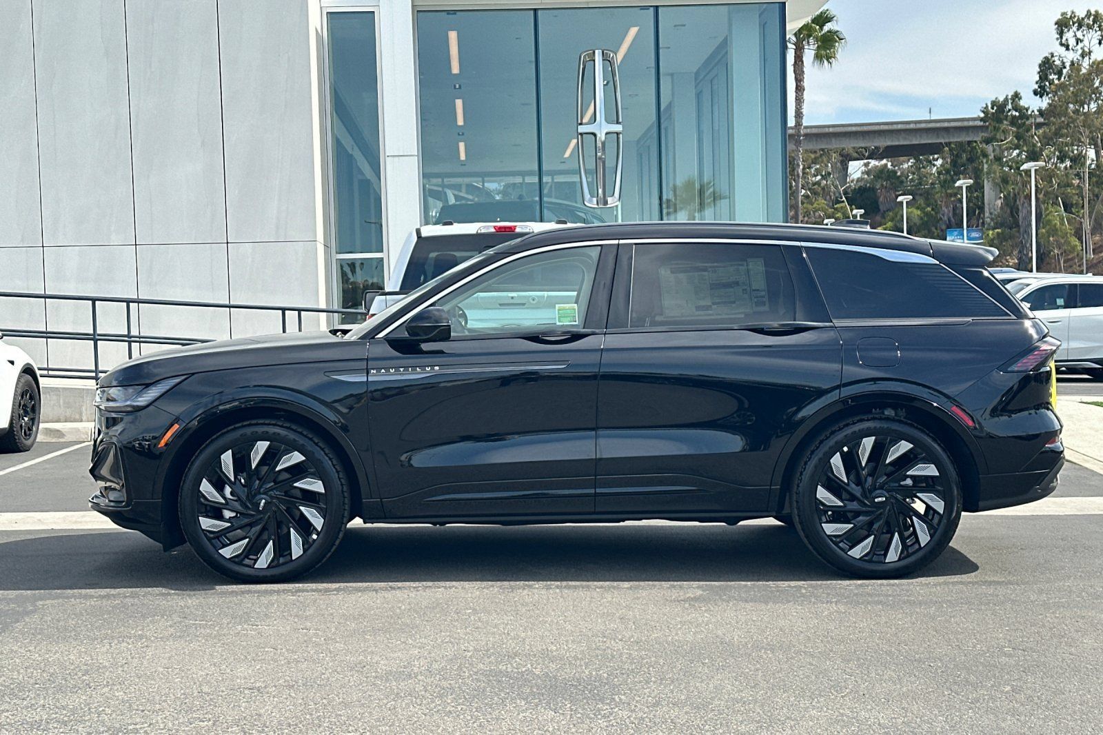 New 2026 Lincoln Nautilus Black Label w/ Jet Appearance Package AWD/4WD image 6