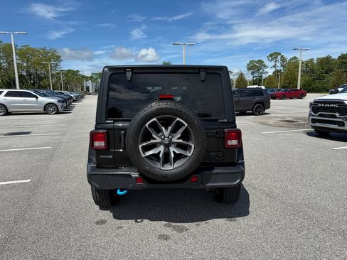 Used 2024 Jeep Wrangler Unlimited AWD/4WD image 4