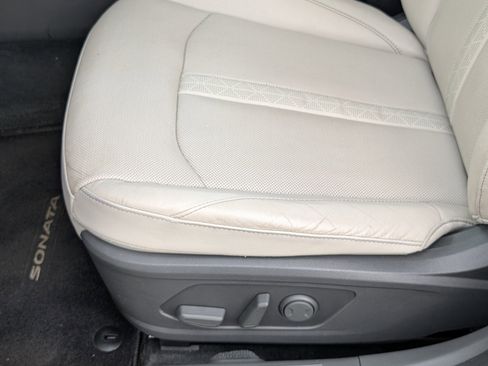 Used 2020 Hyundai Sonata Limited w/ Preferred Accessory Package image 12