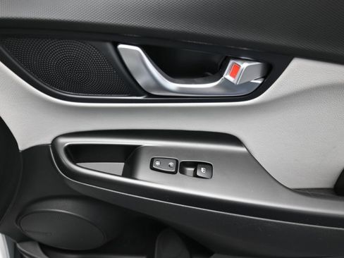 Used 2022 Hyundai Kona Limited image 17