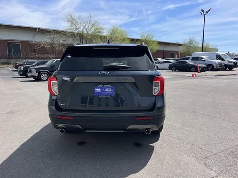 Used 2022 Ford Explorer XLT w/ Equipment Group 202A image 4