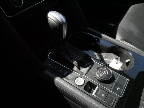 Certified 2023 Volkswagen Atlas SE image 24