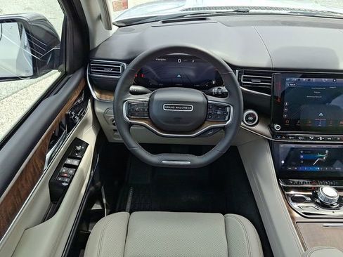 Used 2023 Jeep Grand Wagoneer 4WD image 12