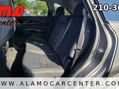 Used 2017 Kia Sorento L FWD image 30