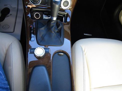 Used 2015 Mercedes-Benz SLK 250 image 21