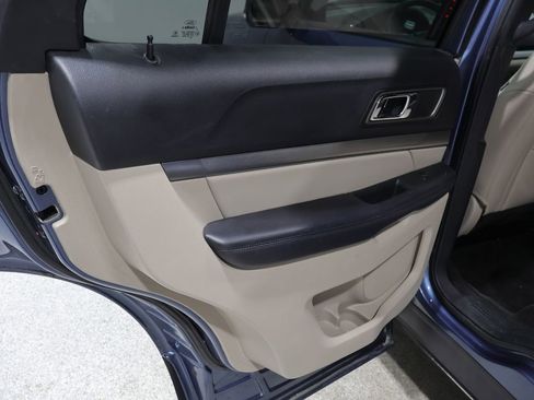 Used 2018 Ford Explorer XLT w/ Equipment Group 202A AWD/4WD image 19