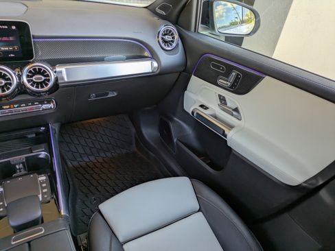 Used 2021 Mercedes-Benz GLB 250 4MATIC image 13