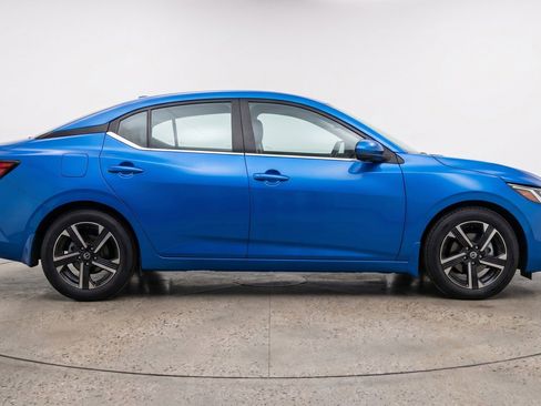 Used 2025 Nissan Sentra SV FWD image 11