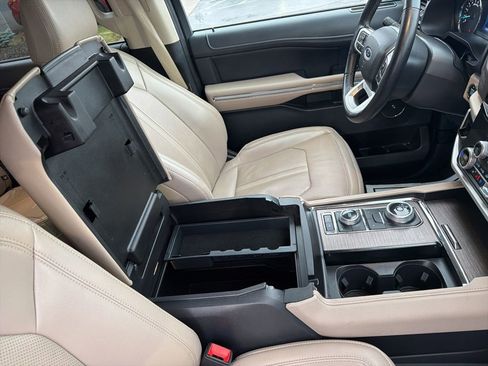 Used 2024 Ford Expedition Limited image 34