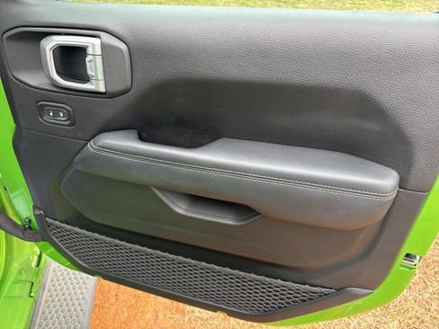 Used 2019 Jeep Wrangler Unlimited Sahara image 34