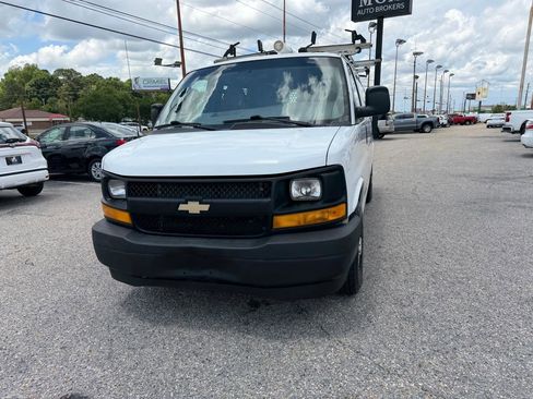 Used 2017 Chevrolet Express 2500 RWD image 7