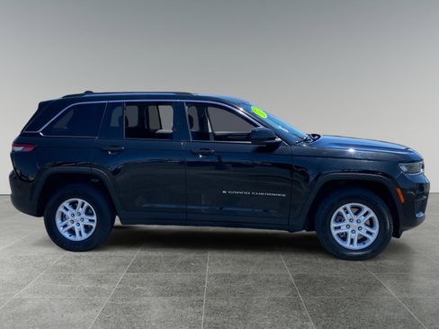Used 2023 Jeep Grand Cherokee Laredo RWD image 6