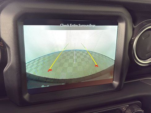 Used 2023 Jeep Wrangler Unlimited Sahara image 9