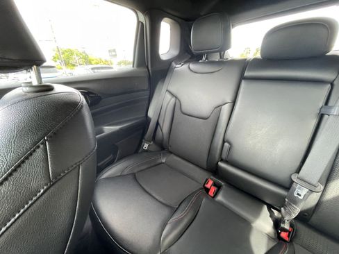 Used 2025 Jeep Compass Trailhawk image 38