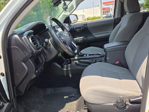 Used 2019 Toyota Tacoma SR w/ SR Convenience Package RWD image 3