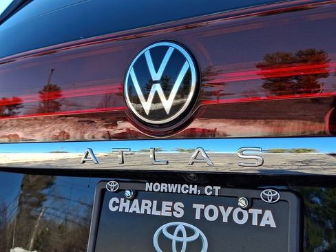 Used 2025 Volkswagen Atlas SE image 32