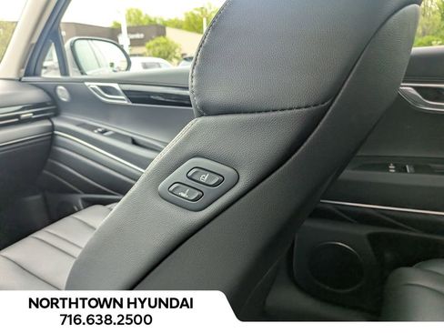 Used 2025 Genesis GV80 2.5T Standard AWD/4WD image 37