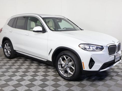 Used 2024 BMW X3 sDrive30i w/ Convenience Package RWD image 3