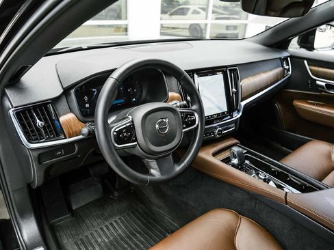 Used 2025 Volvo V90 B6 Cross Country Plus w/ Protection Package Premier AWD/4WD image 3