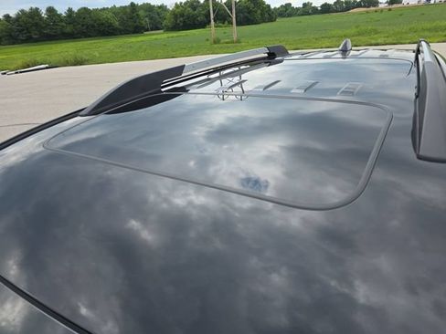 Used 2022 GMC Acadia SLT FWD image 29