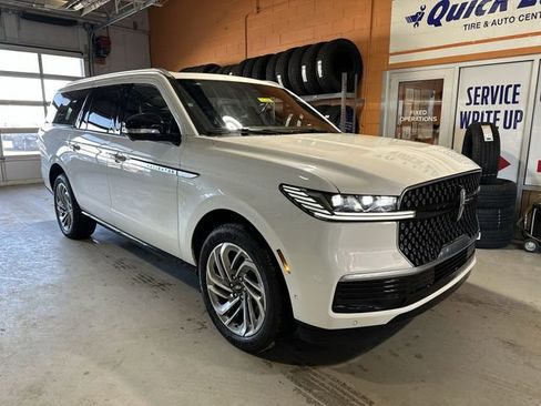 Used 2025 Lincoln Navigator L Reserve image 11