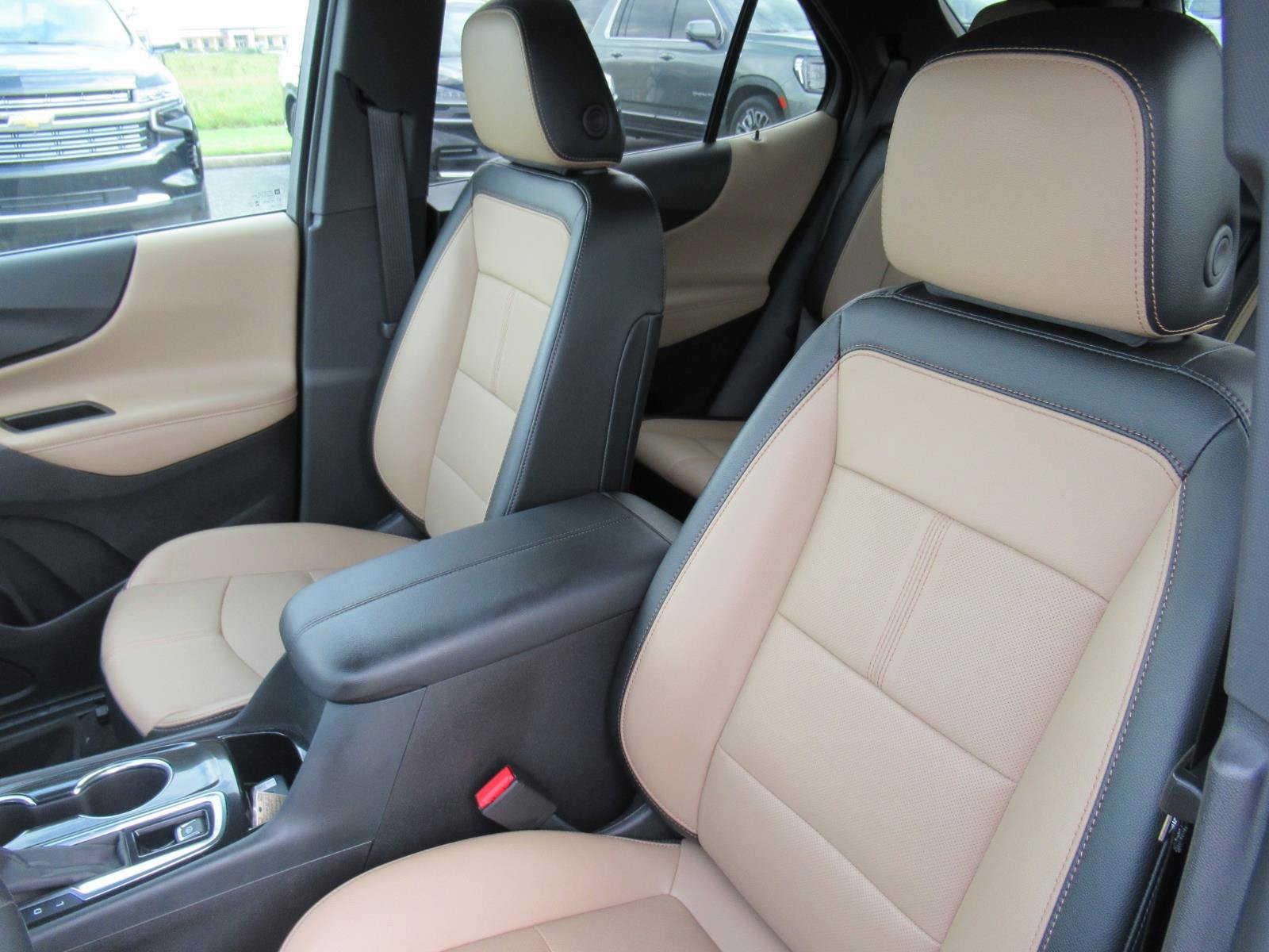 Used 2024 Chevrolet Equinox Premier FWD image 17