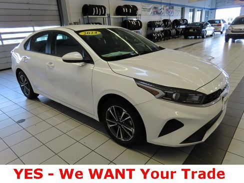 Used 2024 Kia Forte LXS image 17