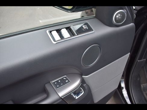 Used 2018 Land Rover Range Rover Sport SE AWD/4WD image 18