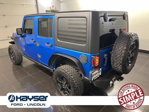 Used 2016 Jeep Wrangler Unlimited Sahara image 4