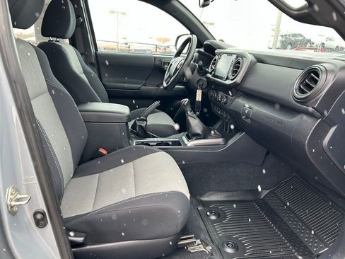 Used 2020 Toyota Tacoma TRD Off-Road image 30
