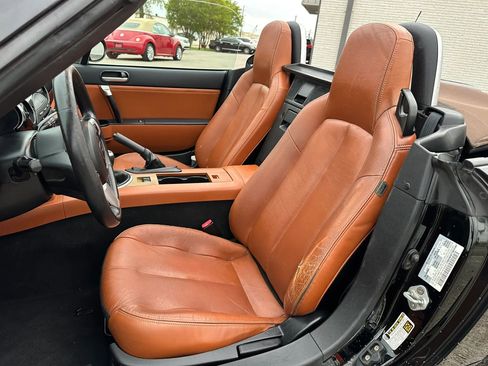 Used 2006 MAZDA MX-5 Miata Grand Touring w/ Premium Pkg image 23