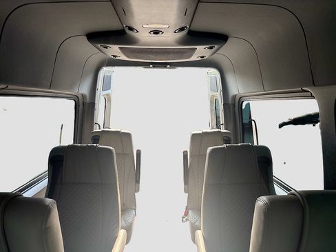 Used 2024 Mercedes-Benz Sprinter 2500 image 18