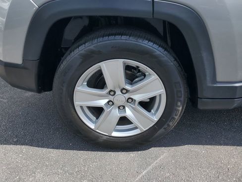 Used 2022 Jeep Compass Latitude image 5