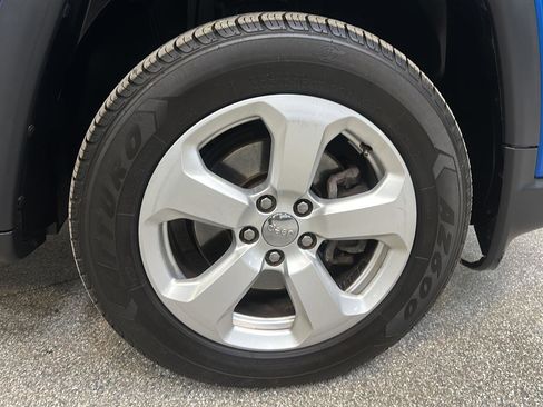 Used 2018 Jeep Compass Latitude w/ Popular Equipment Group image 12