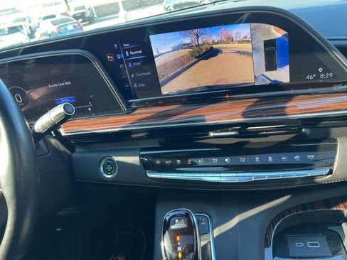 Used 2023 Cadillac Escalade Premium Luxury image 22