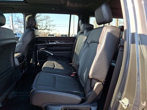 Used 2022 Jeep Wagoneer Series II w/ Premium Group I image 10